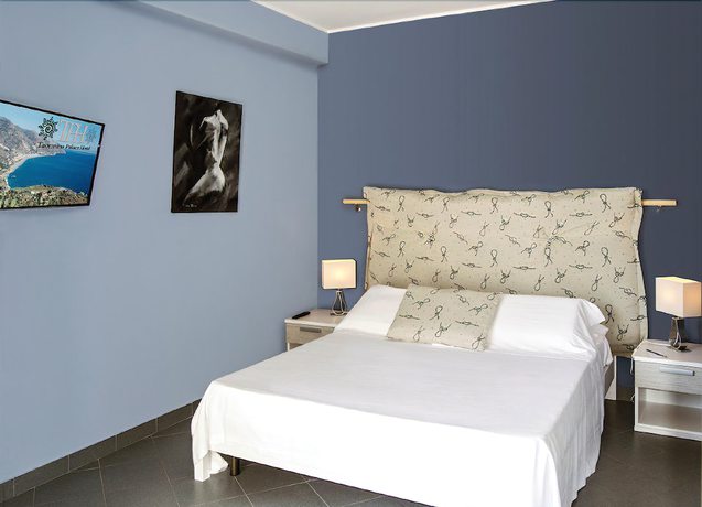 Imagen de la habitación del Hotel Taormina Palace. Foto 17