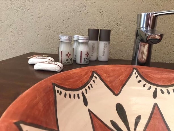 Imagen de la habitación del Hotel Taos Pueblo. Foto 17