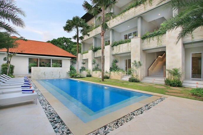 Imagen de la piscina del Hotel Tapa Tepi Kali. Foto 36