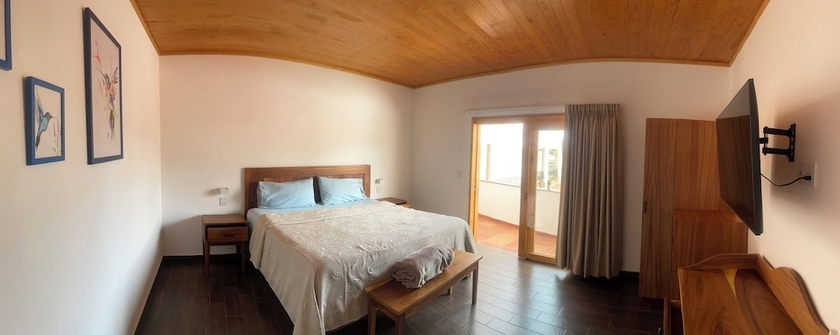 Imagen de la habitación del Hotel Tapalpa Casa Colibr&iacute;. Foto 8