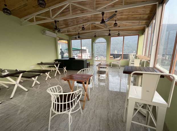 Imagen del bar/restaurante del Hotel Tapasthali By Meeras. Foto 2