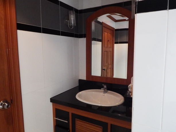 Imagen de la habitación del Hotel Tara Court. Foto 11