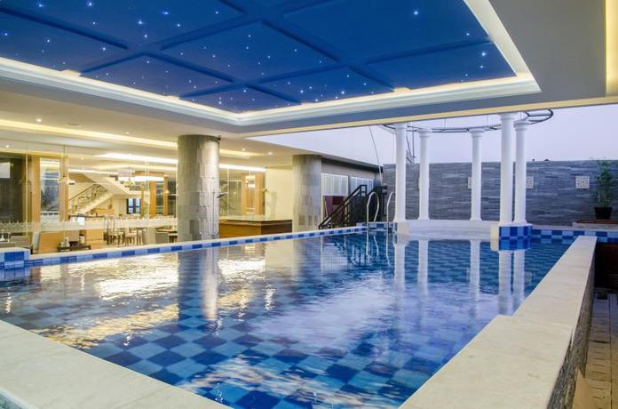 Imagen de la piscina del Hotel Tara Hotel Yogyakarta. Foto 8