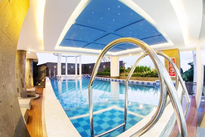 Imagen de la piscina del Hotel Tara Hotel Yogyakarta. Foto 9