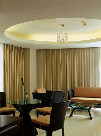 Imagen de los interiores del Hotel Tara Mantra Cha Am Resort. Foto 14