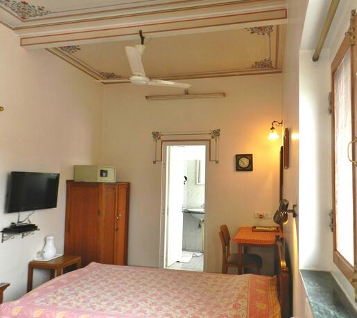 Imagen de la habitación del Hotel Tara Niwas. Foto 15