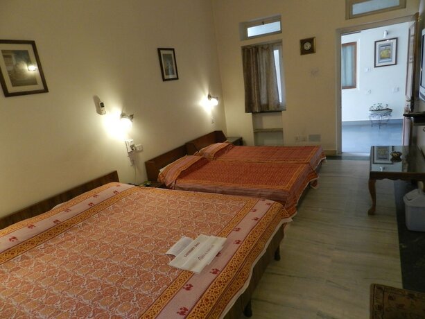 Imagen de la habitación del Hotel Tara Niwas. Foto 18