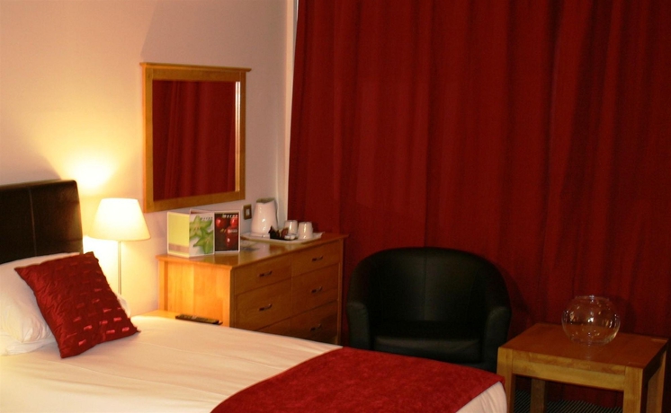 Imagen de la habitación del Hotel Tara Towers. Foto 7