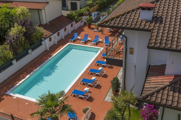 Imagen de la piscina del Hotel Tarabella, Forte de Marmi. Foto 19
