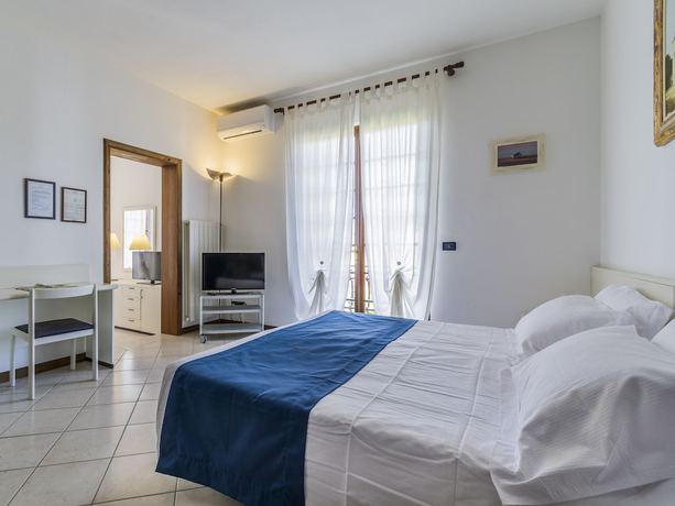 Imagen de la habitación del Hotel Tarabella, Forte de Marmi. Foto 8