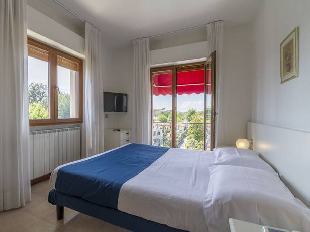 Imagen de la habitación del Hotel Tarabella, Forte de Marmi. Foto 13