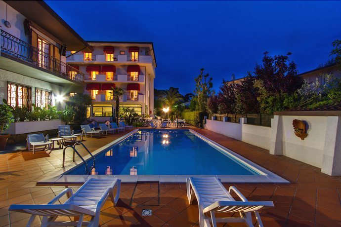Imagen de la piscina del Hotel Tarabella, Forte de Marmi. Foto 20