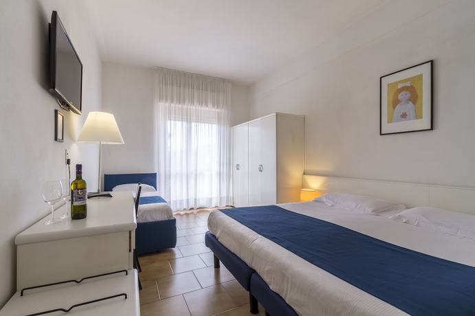 Imagen de la habitación del Hotel Tarabella, Forte de Marmi. Foto 14