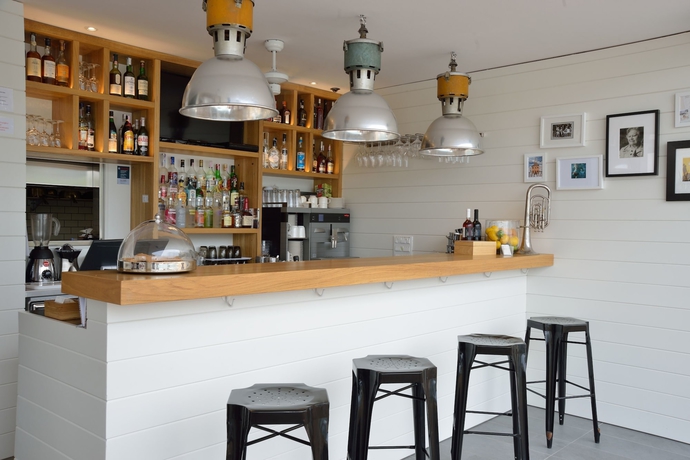 Imagen del bar/restaurante del Hotel Tara's Lodge. Foto 3