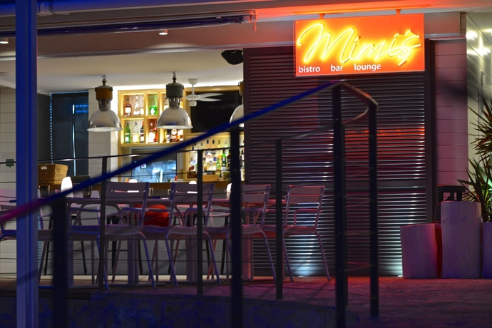 Imagen del bar/restaurante del Hotel Tara's Lodge. Foto 4