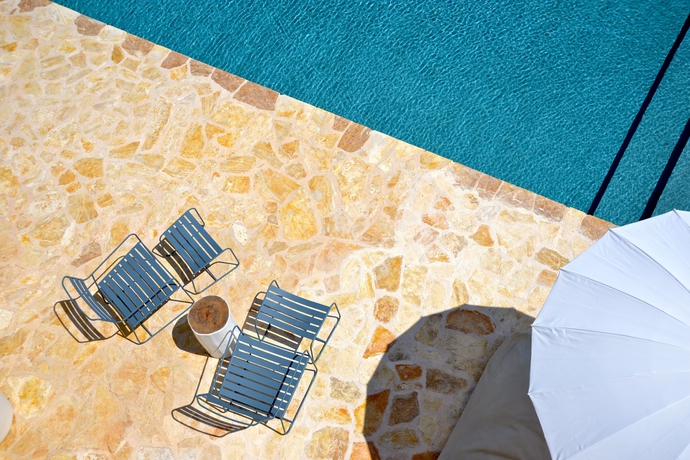 Imagen de la piscina del Hotel Tara's Lodge. Foto 17