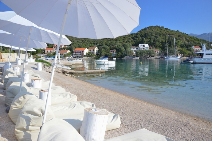 Imagen de los exteriores del Hotel Tara's Lodge. Foto 9