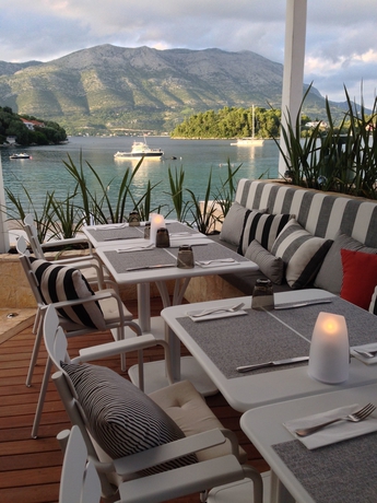 Imagen del bar/restaurante del Hotel Tara's Lodge. Foto 5