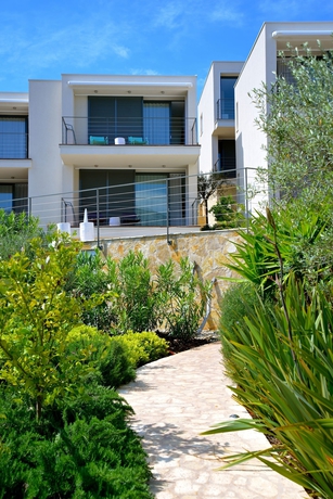 Imagen de los exteriores del Hotel Tara's Lodge. Foto 11