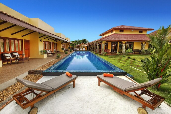 Imagen de la piscina del Hotel Taratai Villa. Foto 29