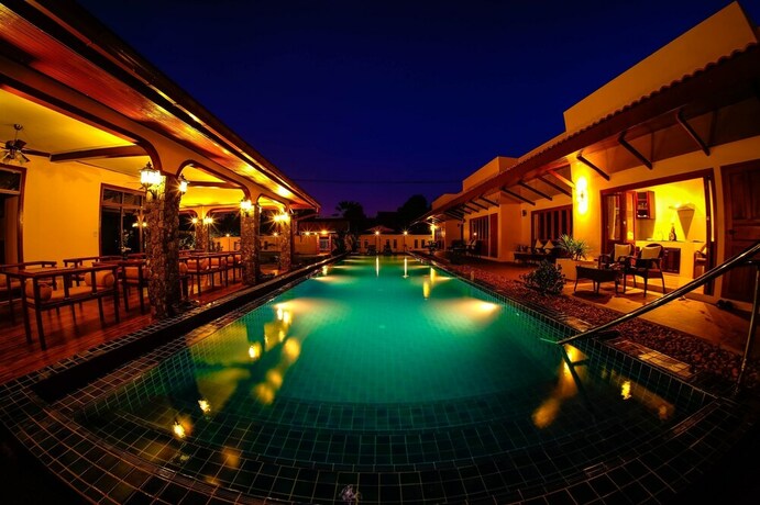 Imagen de la piscina del Hotel Taratai Villa. Foto 30