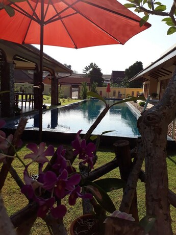 Imagen de la piscina del Hotel Taratai Villa. Foto 31