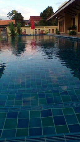 Imagen de la piscina del Hotel Taratai Villa. Foto 33