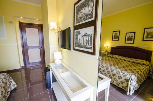 Imagen de la habitación del Hotel Tarconte. Foto 9