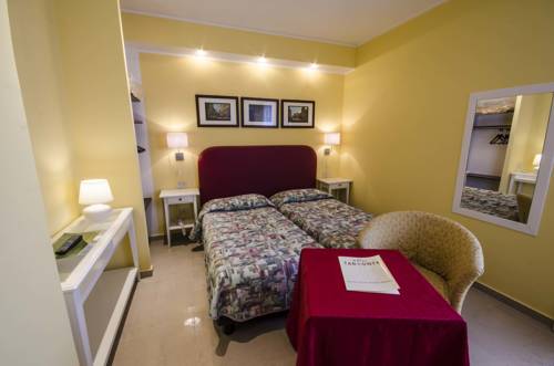 Imagen de la habitación del Hotel Tarconte. Foto 10