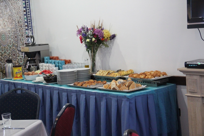 Imagen del bar/restaurante del Hotel Tarek. Foto 6