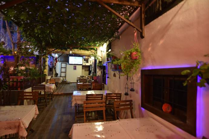Imagen del bar/restaurante del Hotel Tarihi Rum Konağı Antikhan. Foto 2