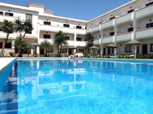 Imagen de la piscina del Hotel Tarik, Torremolinos. Foto 9