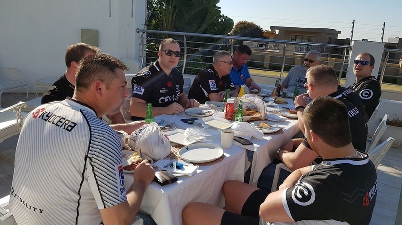 Imagen del bar/restaurante del Hotel Tariman Inn. Foto 2