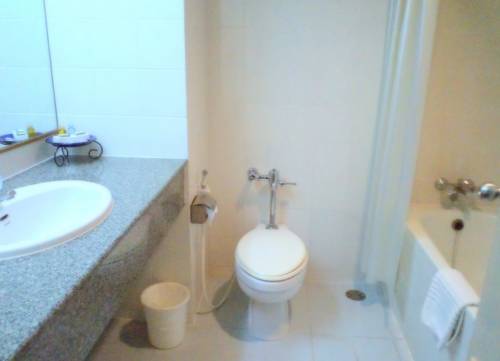 Imagen de la habitación del Hotel Tarin. Foto 7