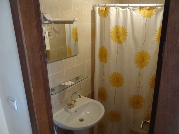 Imagen de la habitación del Hotel Tarnava. Foto 9