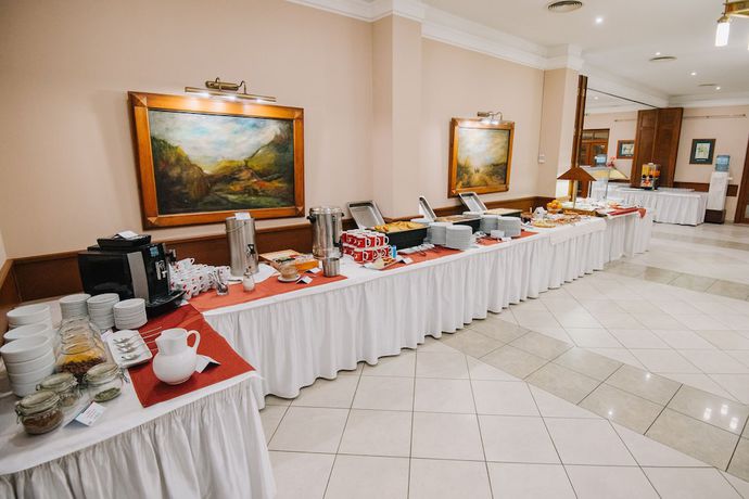 Imagen del bar/restaurante del Hotel Tarnava, Odorheiu Secuiesc. Foto 2