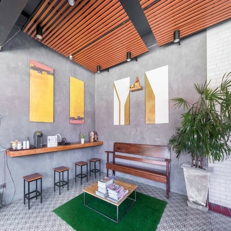 Imagen de los interiores del Hotel Tarnsiri Boutique Resort. Foto 19