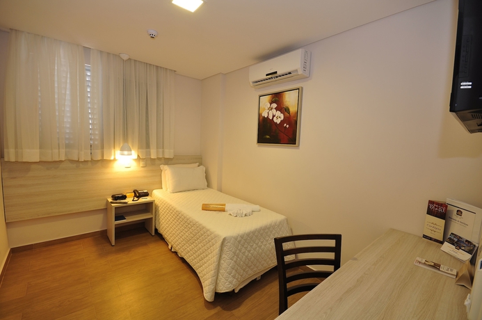 Imagen de la habitación del Hotel Tarob&aacute;. Foto 2