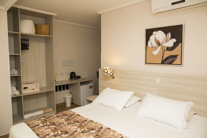 Imagen de la habitación del Hotel Tarob&aacute;. Foto 16