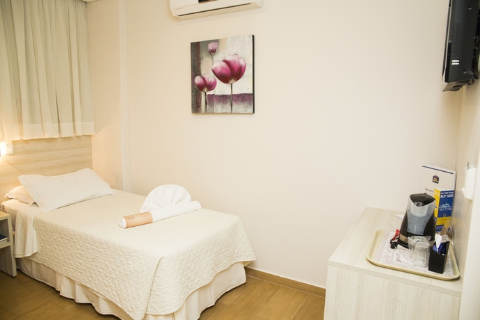 Imagen de la habitación del Hotel Tarob&aacute;. Foto 17