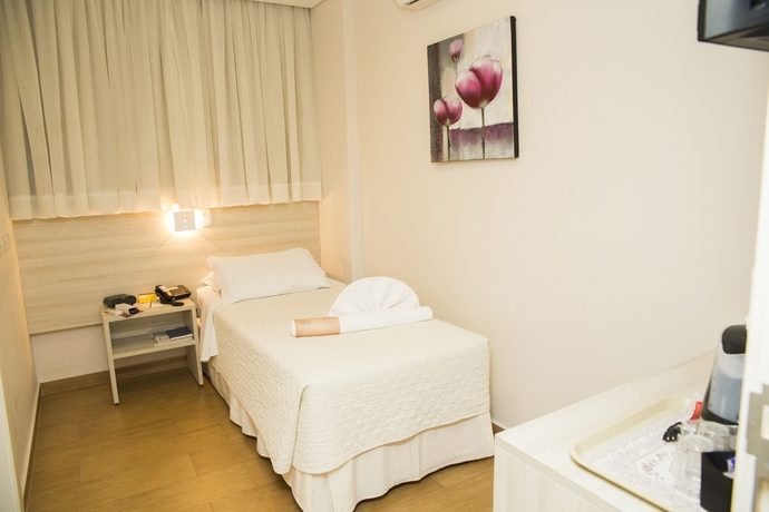 Imagen de la habitación del Hotel Tarob&aacute;. Foto 18