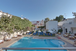 Imagen de la piscina del Hotel Tarra Apartments. Foto 5