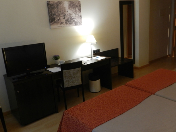 Imagen de la habitación del Hotel Tarraco Park. Foto 4