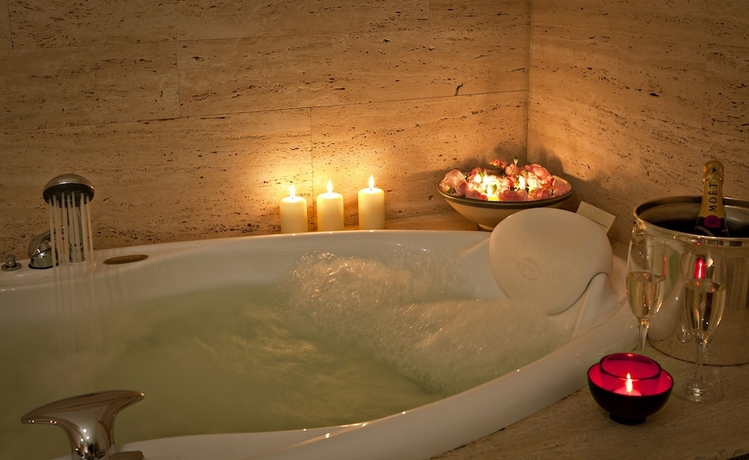 Imagen de la habitación del Hotel Tarthes. Foto 4