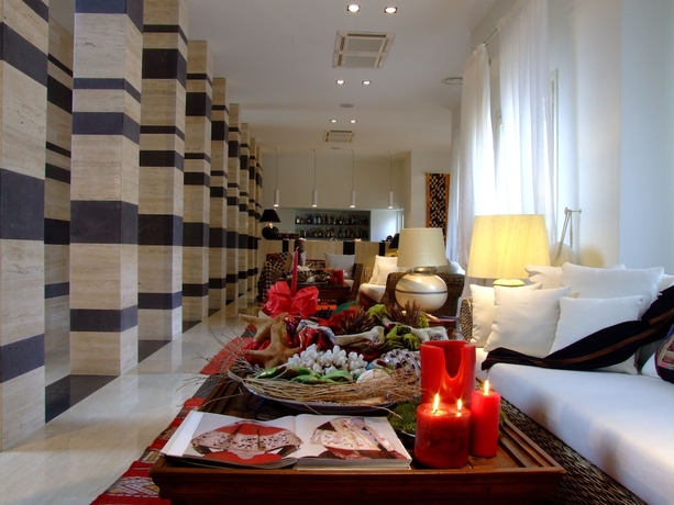 Imagen de los interiores del Hotel Tarthes. Foto 19