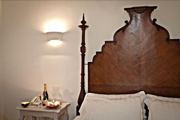 Imagen de la habitación del Hotel Tarthes. Foto 16