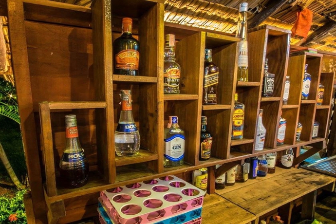 Imagen del bar/restaurante del Hotel Tarzan Island Bungalow. Foto 8
