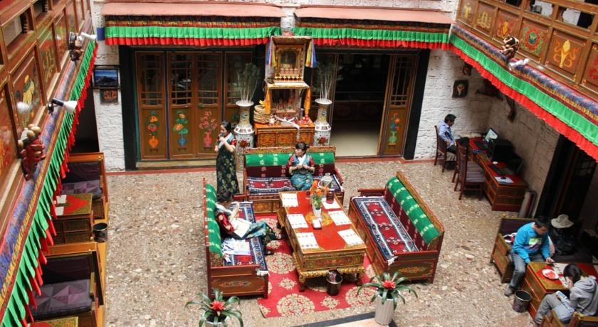 Imagen de los interiores del Hotel Tashi Choeta Hotel. Foto 8