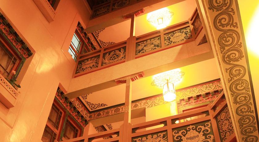 Imagen de los interiores del Hotel Tashitakge Hotel Lhasa. Foto 4