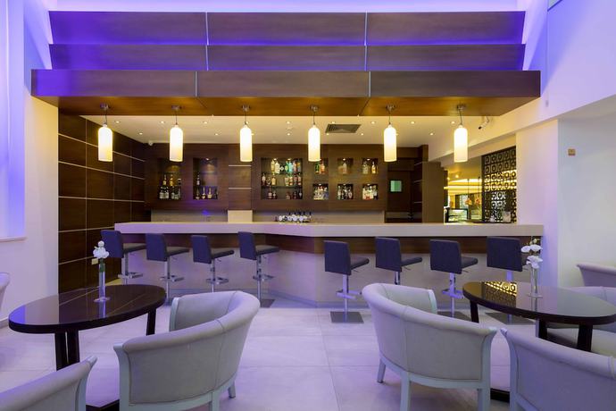 Imagen del bar/restaurante del Hotel Tasia Maris Beach and Spa - Adults Only. Foto 3